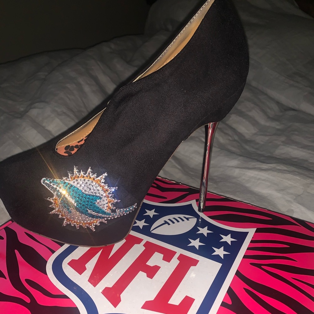 NFL dolphin heels